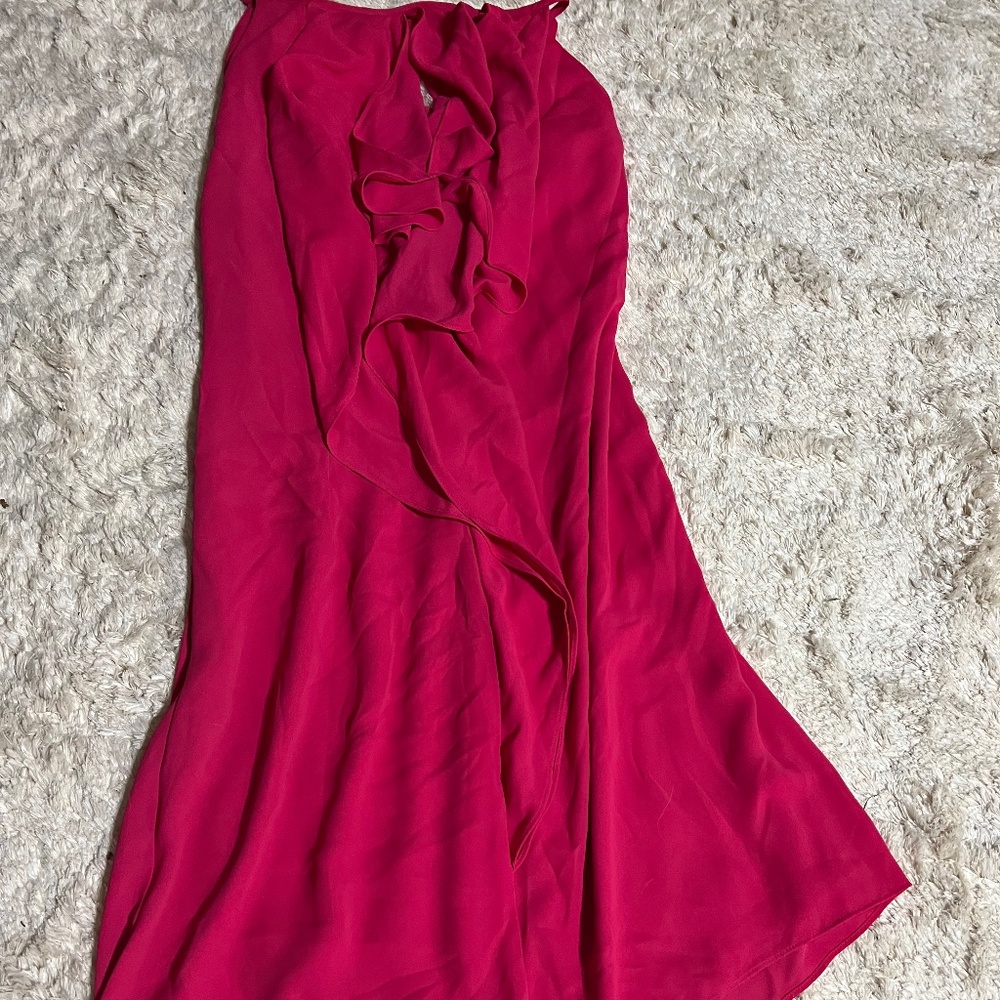 Short cocktail dress with ruffle
